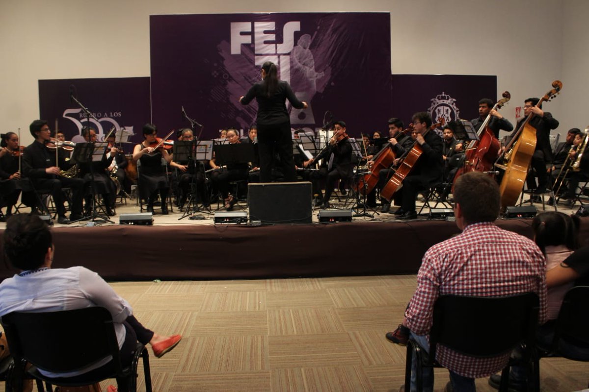 TolucaGob's tweet photo. Como parte de la oferta cultural que ofrece #Festiva2019, este domingo en el @CCToluca se presentó Verdeando Verdinegro, puesta en escena de títeres y marionetas que busca generar conciencia sobre el cuidado del medio ambiente. #JuntosEsPosible #TolucaCapital @JuanRodolfo_SG https://t.co/9x1bybY8dD