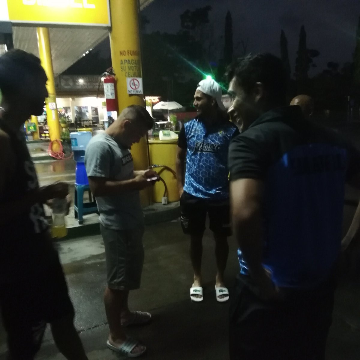 Hoy sufrió  desperfectos mecánicos el bus  en la salida de Malacatan, gracias a Edward chuky Santeliz (Jugador de Malacateco) nos coloboro con la asistencia para la reparación de bus.

Que gran gesto #Santeliz, mil gracias.👏👏👏👏👏👏

Sos una gran jugador, gran persona!!!