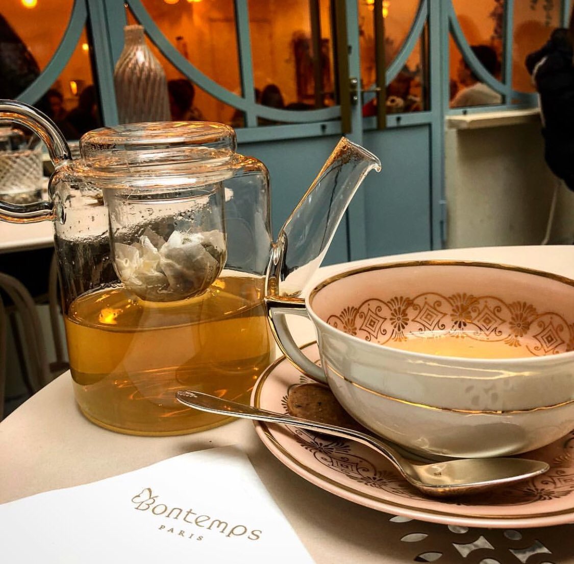 FrenchGit's tweet photo. Newly opened pâtisserie and salon de thé in #Paris with a #LaDurée vibe to it. Their tarts are stunning and their tea selection is great. Go try it 👌🍰 #BonTemps #salonsethe #teahouse https://t.co/ZG8gXufn0f