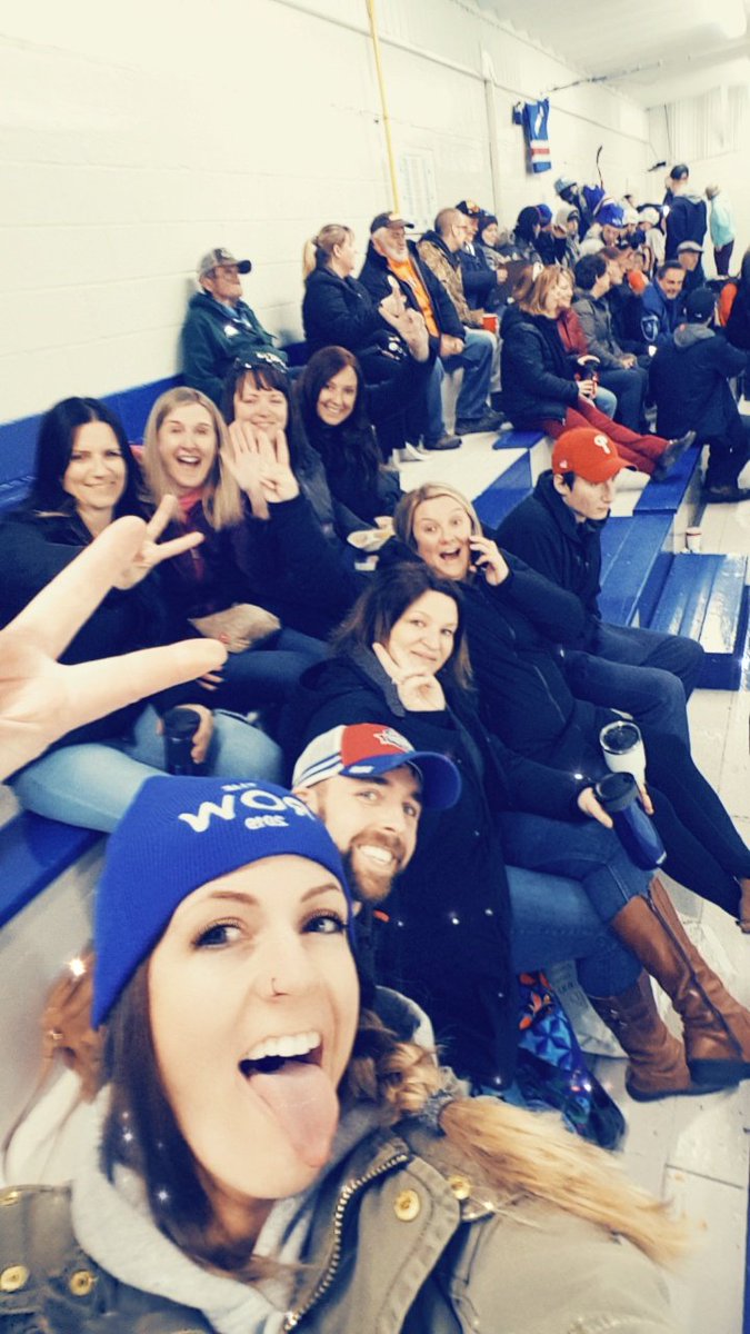 HeaphyJodi's tweet photo. Good times at the #theleo @The_RowRules ... kickin it old school with the tunes... 
Great experience for the kids as team monitors.  
#takingtheleoontheroad #hockeylife #TheRowLovesHockey #therow #howweweekend #47thannual https://t.co/J98Nd1BLJy
