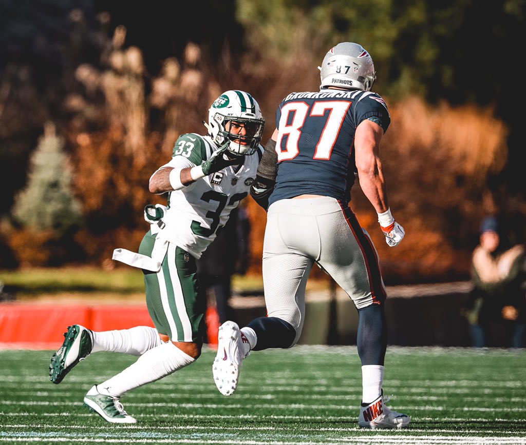 Prez's tweet photo. An absolute honor to line up and compete against the greatest Tight End ever! Congratulations to a true professional on an amazing career! Luv #President https://t.co/KK3InjvhnI