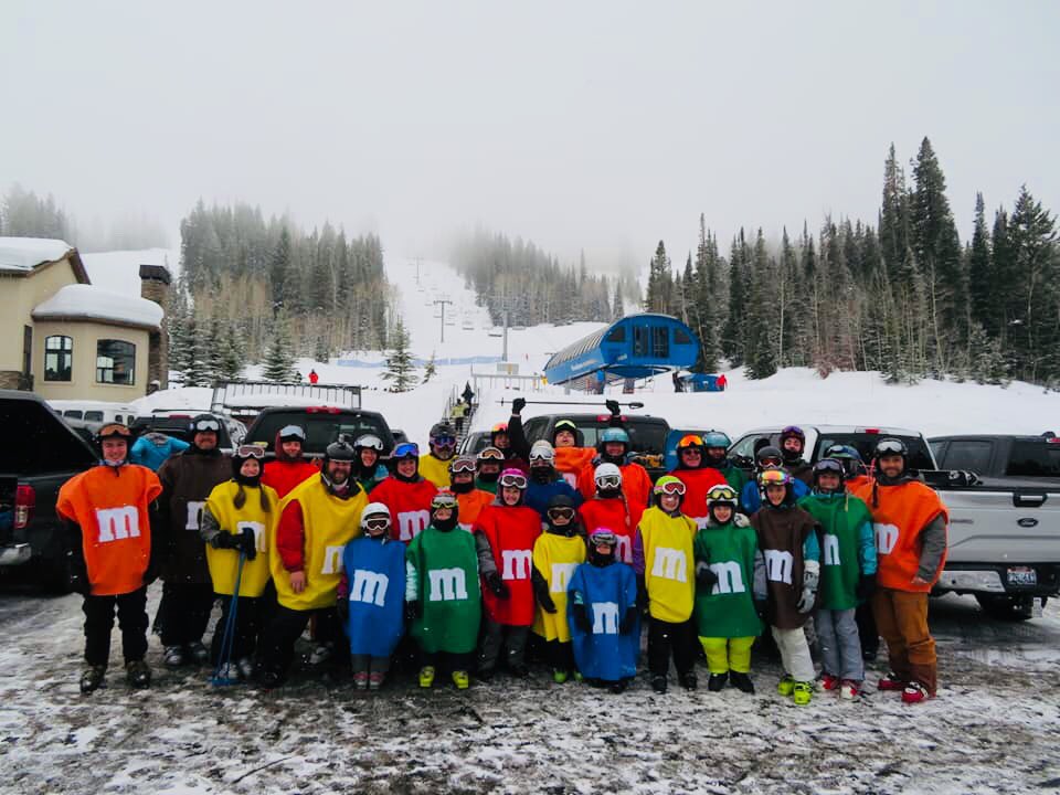 ccharward's tweet photo. Who loves skiing 👇🏻Who loves M&amp;M’s 👇🏻😋🎿 #mmschocolate #mmskiday2019 https://t.co/inHQDUjb3l