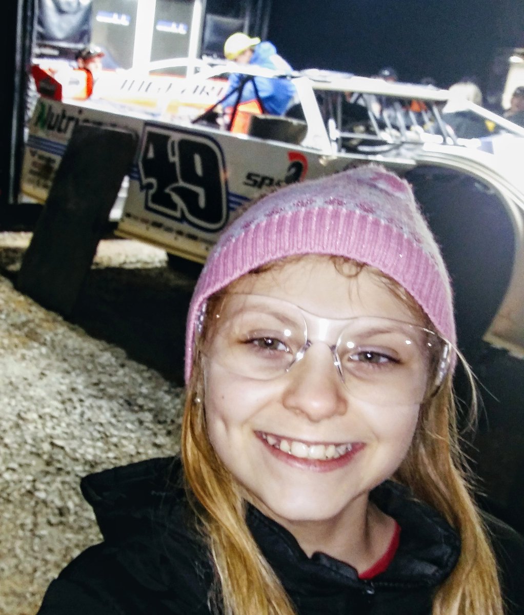 She had to take selfie in front of the <a href="/TheFast49/">Jonathan Davenport</a> <a href="/smokymtnspeed/">Smoky Mountain Speed</a> #firstbigrace #shesalreadyhooked