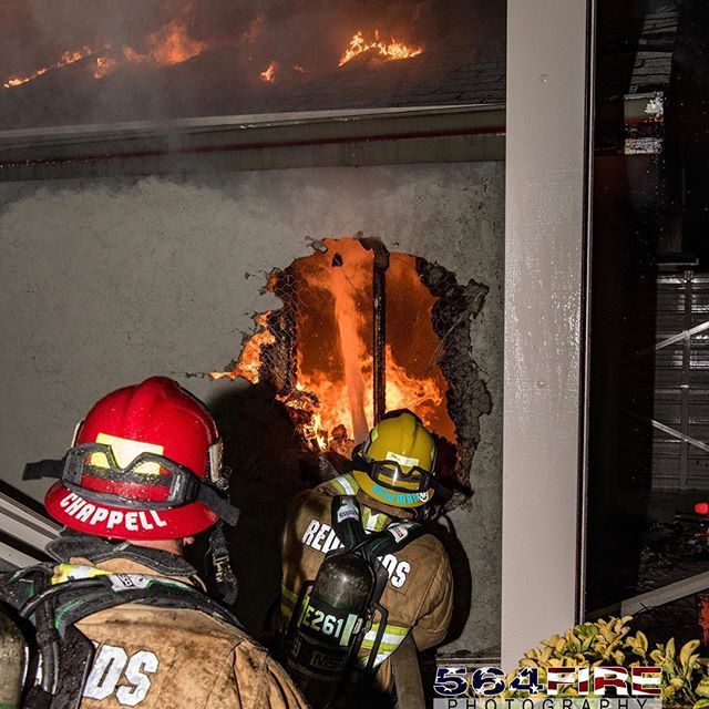 564FIREPhoto's tweet photo. Redlands FD working a recent structure fire. #fire #redlands #redlandsca #redlandsphotographer #emergency #firedepartment #iaff #photojournalism #firephotographer #chiefmiller #leatherheadssocialclub #redlandsfire #redlandsfiredepartment #redlandsfiredep… https://t.co/FyvdLcBueY https://t.co/kcsI9vpTaH