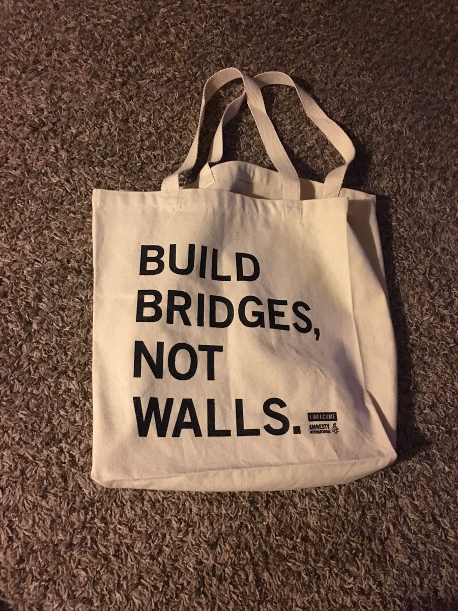 AmnestyArcadia's tweet photo. Meeting this Thursday March 28th at 5pm!!!! Rt this tweet, and one of you will win this awesome amnesty tote supporting our mission for National Student Week of Action, to support refugee rights at Arcadia! #AmnestyInternational #HumanRights #RefugeesWelcome https://t.co/KVlH7x05EA