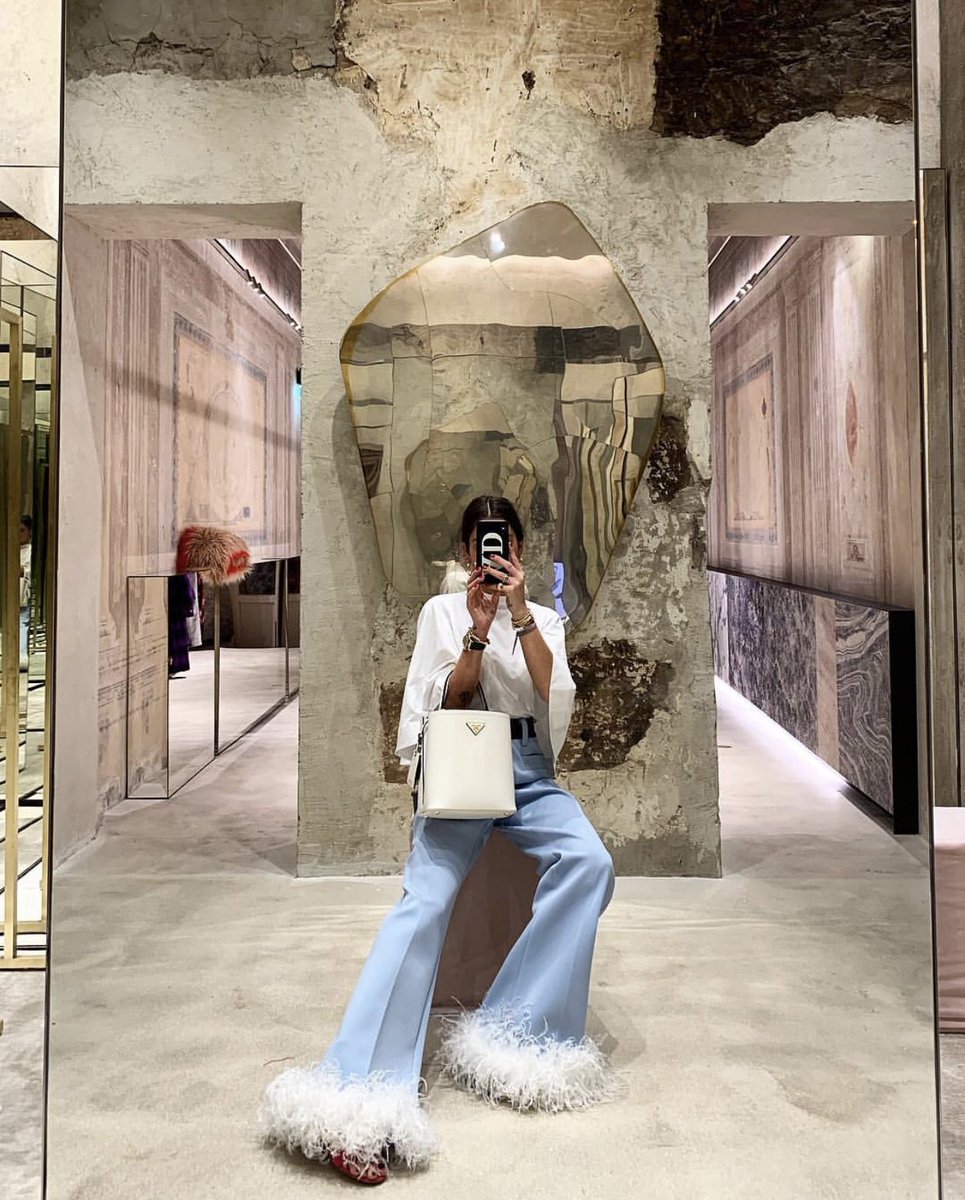 iss3ymistak3's tweet photo. the most incredible @MIUMIUofficial pants as seen on Annacarla e Simona https://t.co/dULbexpMzj