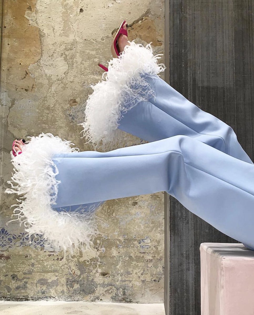 iss3ymistak3's tweet photo. the most incredible @MIUMIUofficial pants as seen on Annacarla e Simona https://t.co/dULbexpMzj