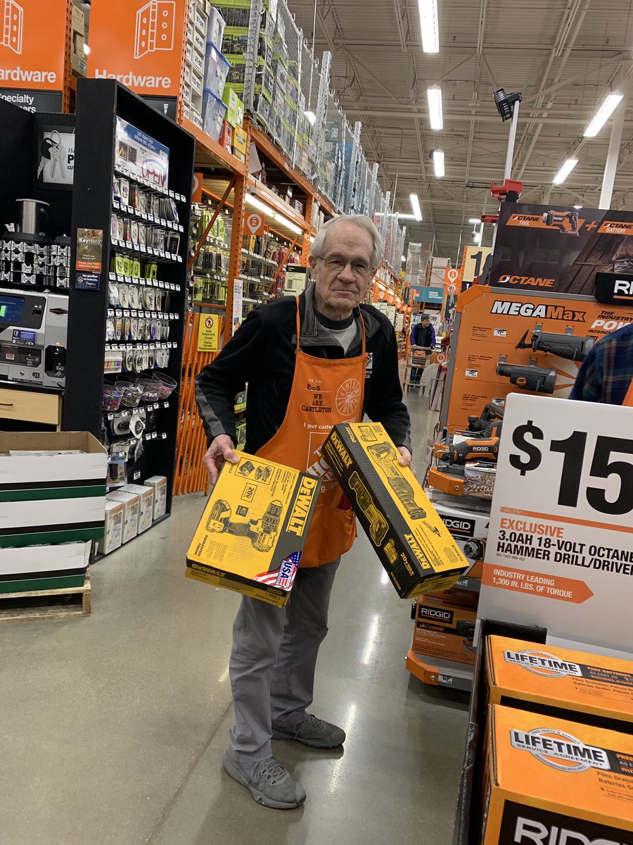 carrieAwelty's tweet photo. Great recovery!! Way to be alert and offer superior customer service. #castletonHD https://t.co/mII95ze7K4