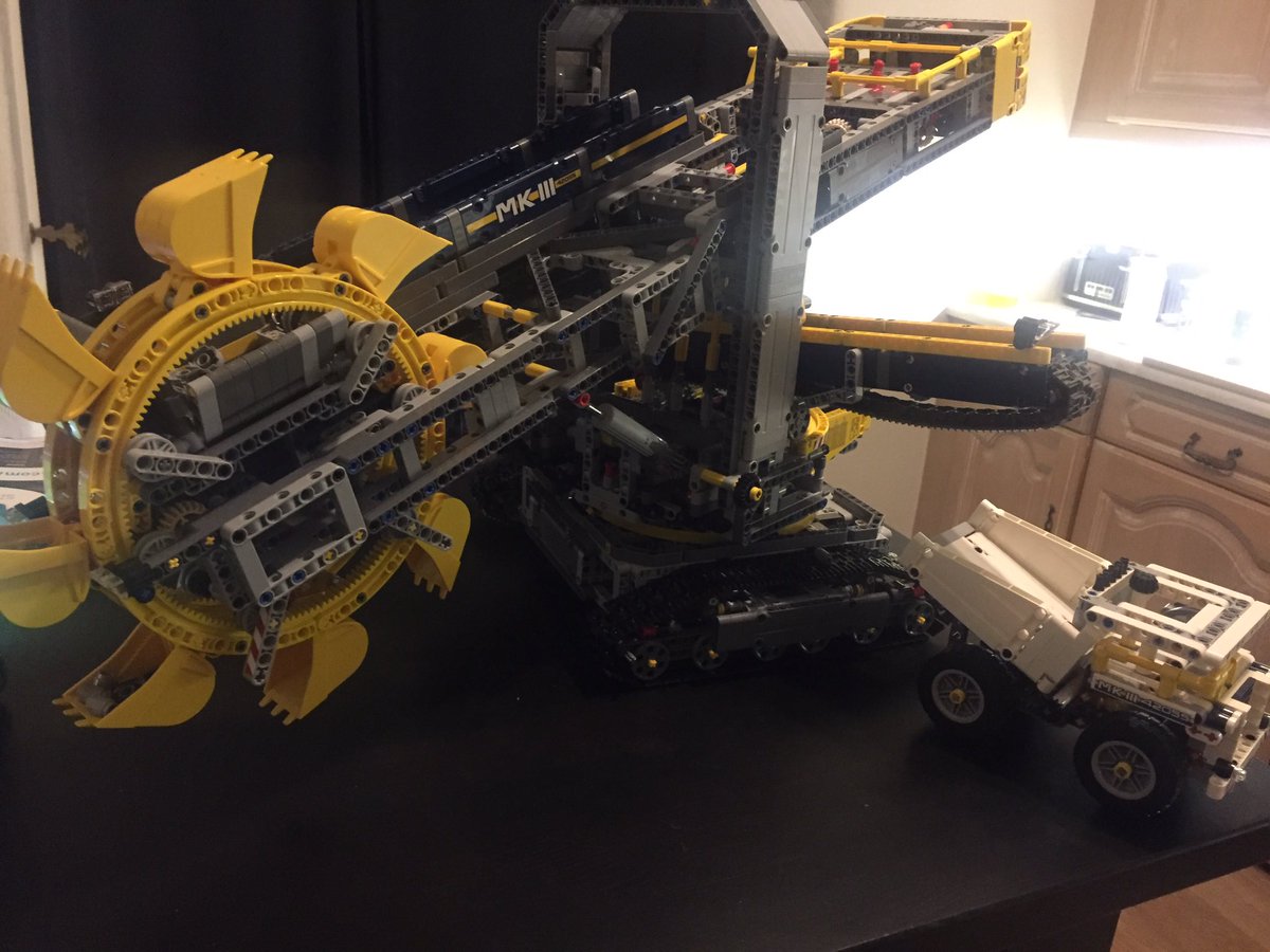 Finally done! 4000 pieces of proper fun. Loved building this....what next?
#legotechnic #lego #toys