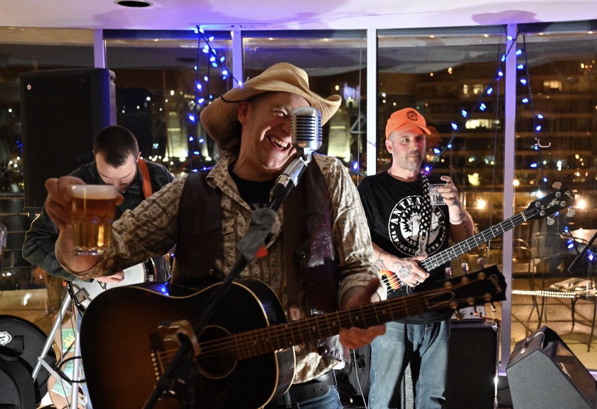 craigminielly's tweet photo. More from the friday Party night at #FCYC , w/ #JayGavin and #TheTiredSundayChoir, an amazing night of fab music, and very good time had by all ๐ป๐#bandnights #nikonambassador #nikonZ6 https://t.co/IpuP68BndD
