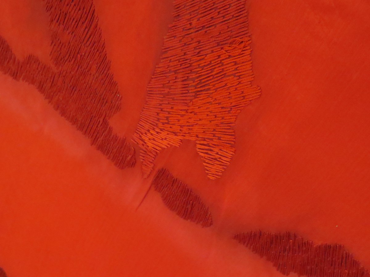 LittleCityArts's tweet photo. “#Imago [V] red ‘who isn’t there’” by #MaryScott. This piece is one of my favourites in this #exhibit (2nd only to the Lumberjack!) and can be found @VanArtGallery until May 20. Check out more on my #blog! https://t.co/bo7EnliRw3 💋 #femaleartist #redart #feministart  #bigcityart https://t.co/35QHjtWMba