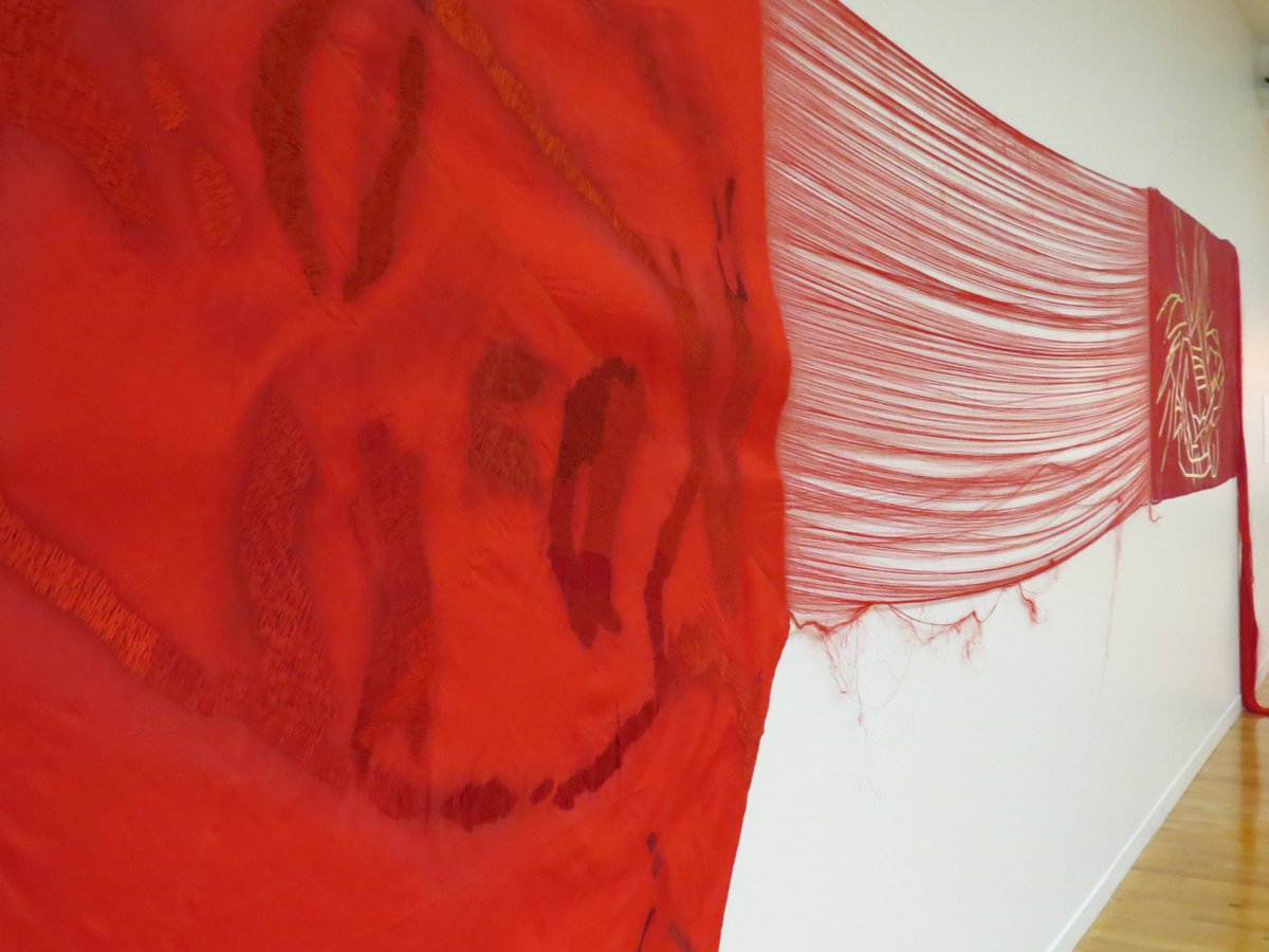 LittleCityArts's tweet photo. “#Imago [V] red ‘who isn’t there’” by #MaryScott. This piece is one of my favourites in this #exhibit (2nd only to the Lumberjack!) and can be found @VanArtGallery until May 20. Check out more on my #blog! https://t.co/bo7EnliRw3 💋 #femaleartist #redart #feministart  #bigcityart https://t.co/35QHjtWMba