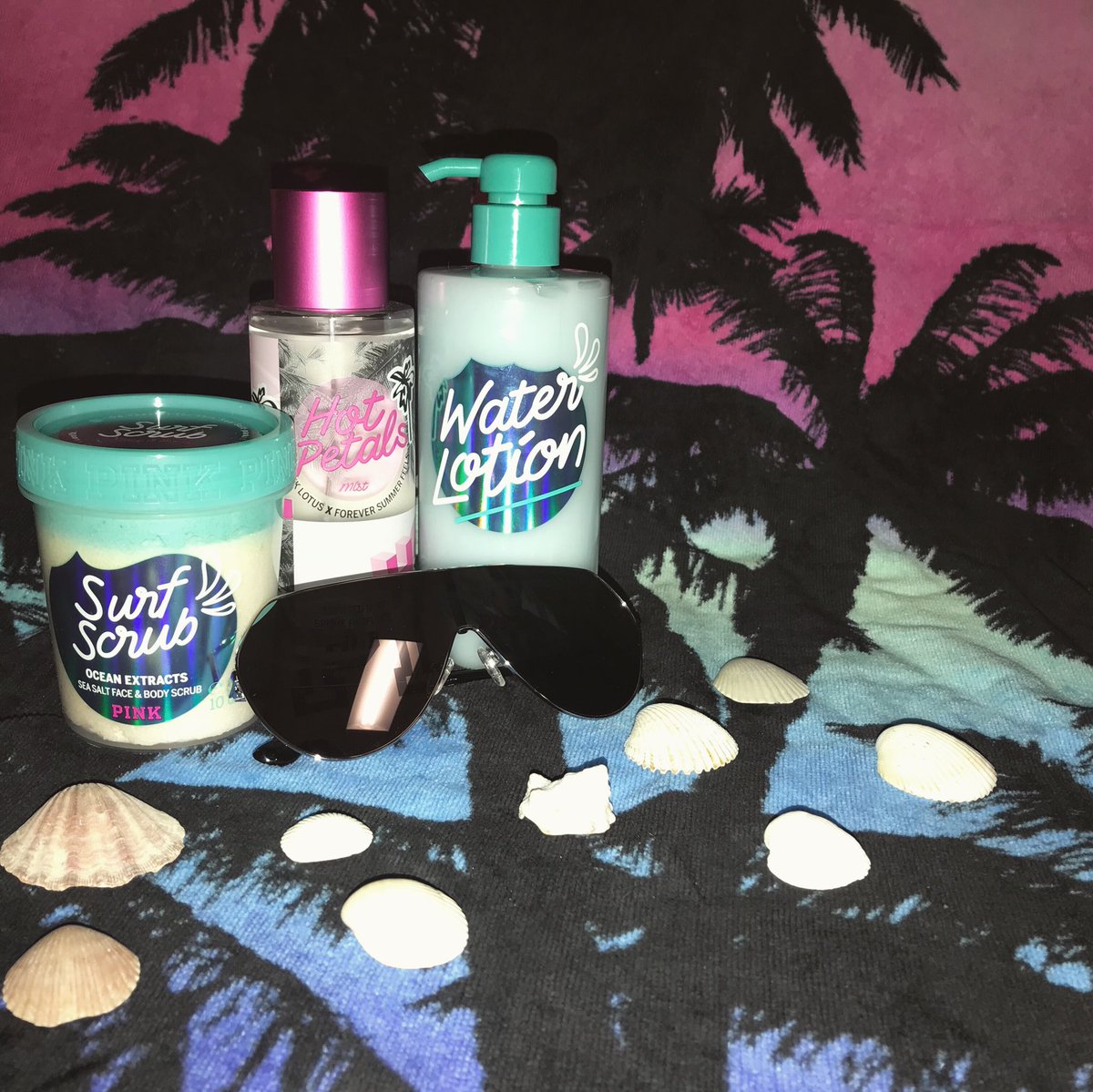 wichitastpink's tweet photo. PINK Paradise is TOMORROW at 12PM! Here’s a sneak peek of the PINK beauty freebies 👀 There will be DIY tropical-scented aromatherapy bags, fun treats, &amp; photo opps as well
.
*WSU students only* *While supplies last* #PINKBTY #PINKSpringBreak #PINKReps #PINKOnCampus #PINKShockers https://t.co/IhJZjBu035