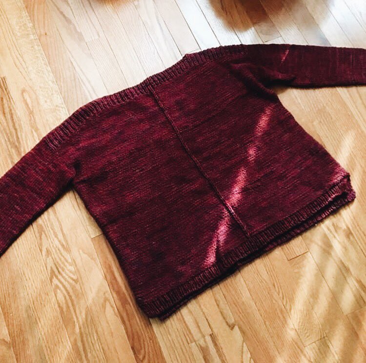 Love the #weekendersweater in deep hues(Vino Veritas) of Dream in Color Smooshy with Cashmere! Hear a podcast about it by @twistedstitchespodcast!