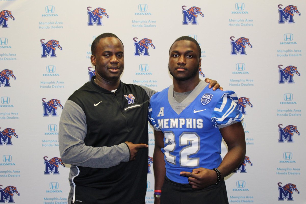 RomalWebb's tweet photo. Had a great visit at Memphis yesterday💙🐯#MTown #StripEmUp @CSmithScout @AnthonyJonesFB @Coach_Norvell https://t.co/cDukimLc2R