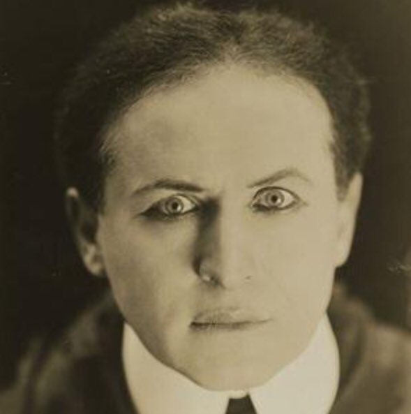 Happy birthday Harry Houdini! Did you know that the iconic magician and escape artist whose most difficult stunt entailed escaping from handcuffs that took a locksmith five years to build?!
#ByStudents4U #MountRoyal4U #houdini #celebritybirthdays