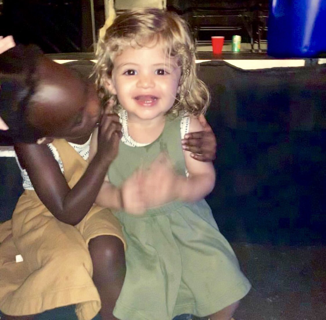 laur_akins's tweet photo. Aloha from daddy’s show last night in Honolulu 🌺🌈✨ https://t.co/Xb4jdxAaBX