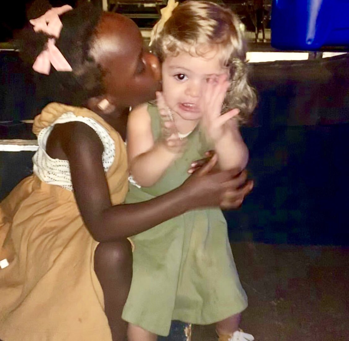 laur_akins's tweet photo. Aloha from daddy’s show last night in Honolulu 🌺🌈✨ https://t.co/Xb4jdxAaBX