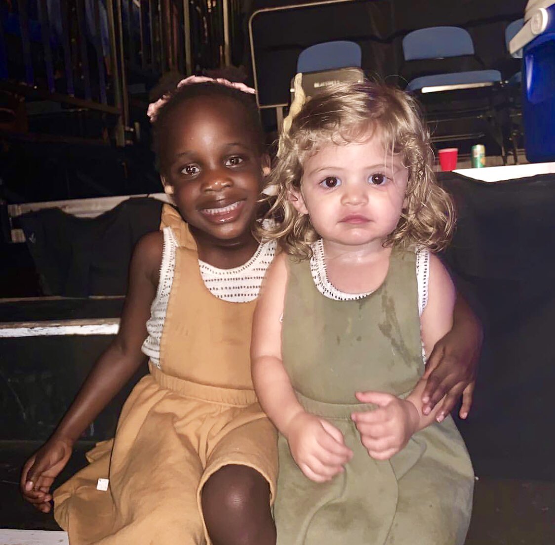 laur_akins's tweet photo. Aloha from daddy’s show last night in Honolulu 🌺🌈✨ https://t.co/Xb4jdxAaBX