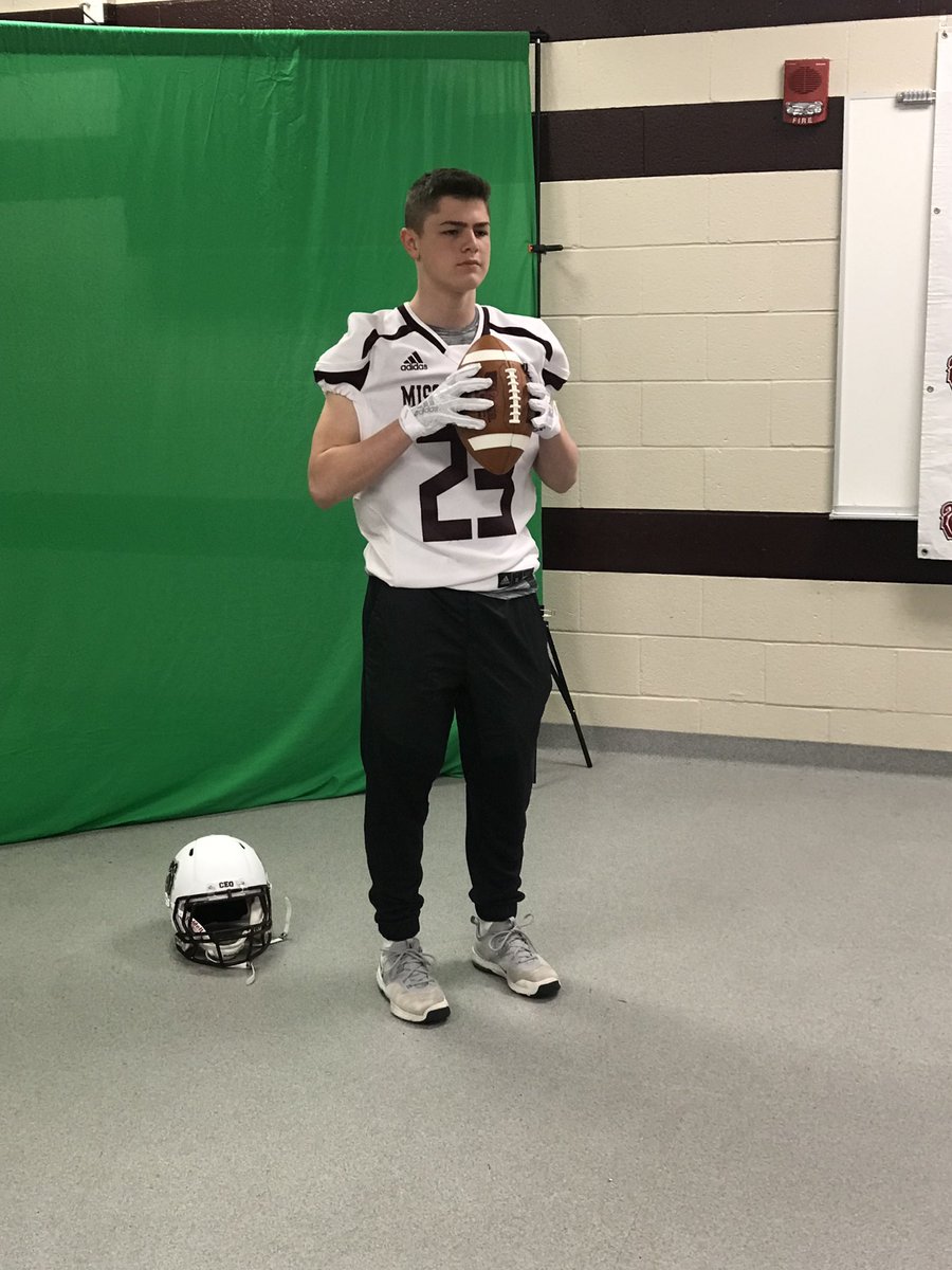 RobertRezex23's tweet photo. Great Visit Today @MOStateFootball! Special thanks to @CoachPrince7 &amp; @Coach_KJackson was a pleasure meeting you! https://t.co/Fnra7C2fz2