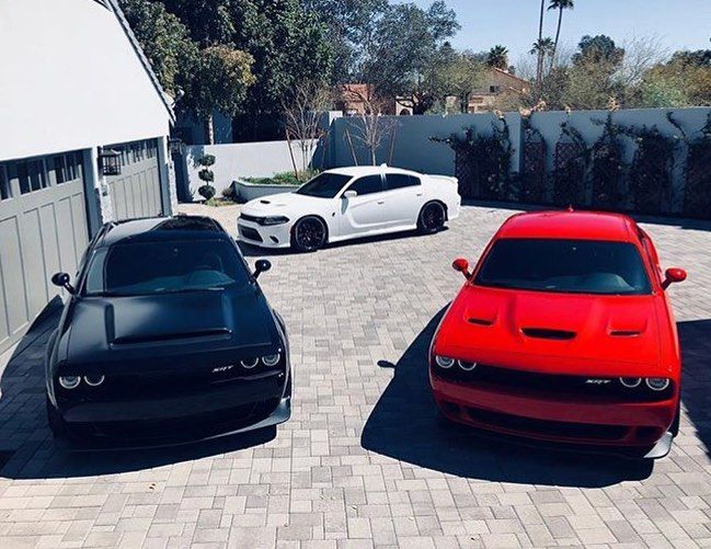 DodgeTurkiye's tweet photo. hangi arkadaşlarla böyle takılmak isterdin?
Be?enen be?ensin??
#dodge #gercek_hayat #charger #demon #turkey #dodge_turkey #T.C #egzos
#SRT #kas_arabasi #drift #hizli #dodge_istanbul #707_beygir
#hizliveofkeli #600beygir #gecele #clod_start #GT_R #BMW #varex #dyno #thatsmydodge https://t.co/JIKm8Sviaj