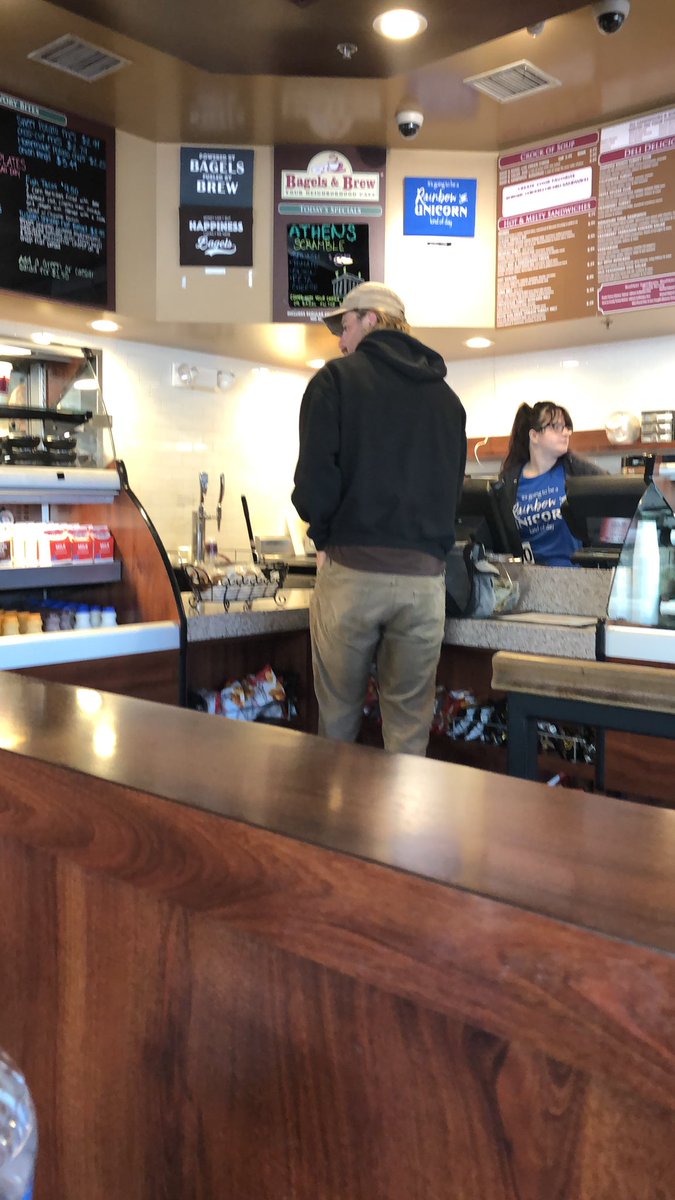 BackToGreat's tweet image. This is what happens when you’re an #Armcherry and, not to mention, bingeing #Parenthood (because you’re a said armcherry). Everywhere you go you see @daxshepard.  Or think you do. 🤷‍♂️ #armchairexpert