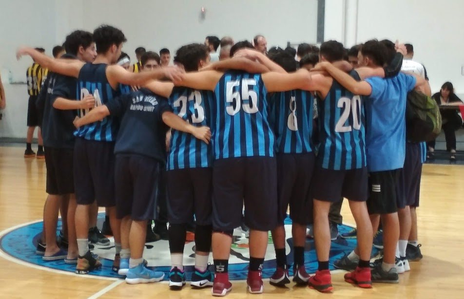CheloBerru's tweet photo. Tremendo partido se mandaron! Con un gran segundo tiempo lo dieron vuelta.  Cadetes, grupo 4  San Telmo RS  63 - 45 Peñarol.  Arriba gurises!  @ClubSanTelmoRS  @ProgramaFDB @webYOJUEGO https://t.co/uFXmEeiVZz