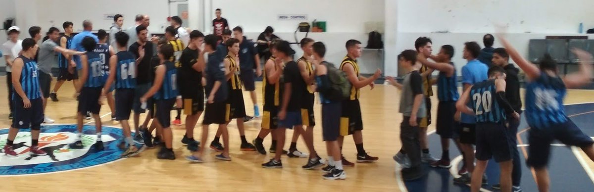 CheloBerru's tweet photo. Tremendo partido se mandaron! Con un gran segundo tiempo lo dieron vuelta.  Cadetes, grupo 4  San Telmo RS  63 - 45 Peñarol.  Arriba gurises!  @ClubSanTelmoRS  @ProgramaFDB @webYOJUEGO https://t.co/uFXmEeiVZz