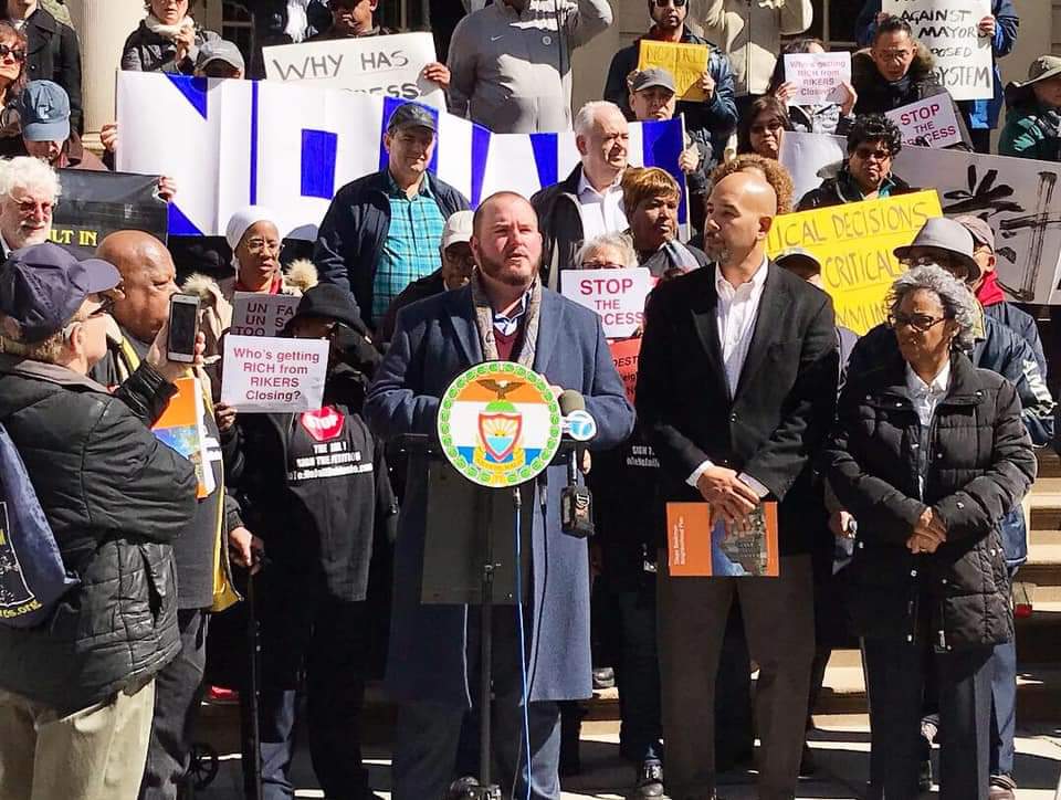mbradybronx's tweet photo. The Bronx stands strong. TY @rubendiazjr for standing w. 100s of residents & leaders to demand @NYCMayor #stopthecertification for the administration's borough based jail plan. We will not stand idly by & be steam rolled by @NYCMayorsOffice
#enoughisenough #basta https://t.co/YjWLDRqSLP