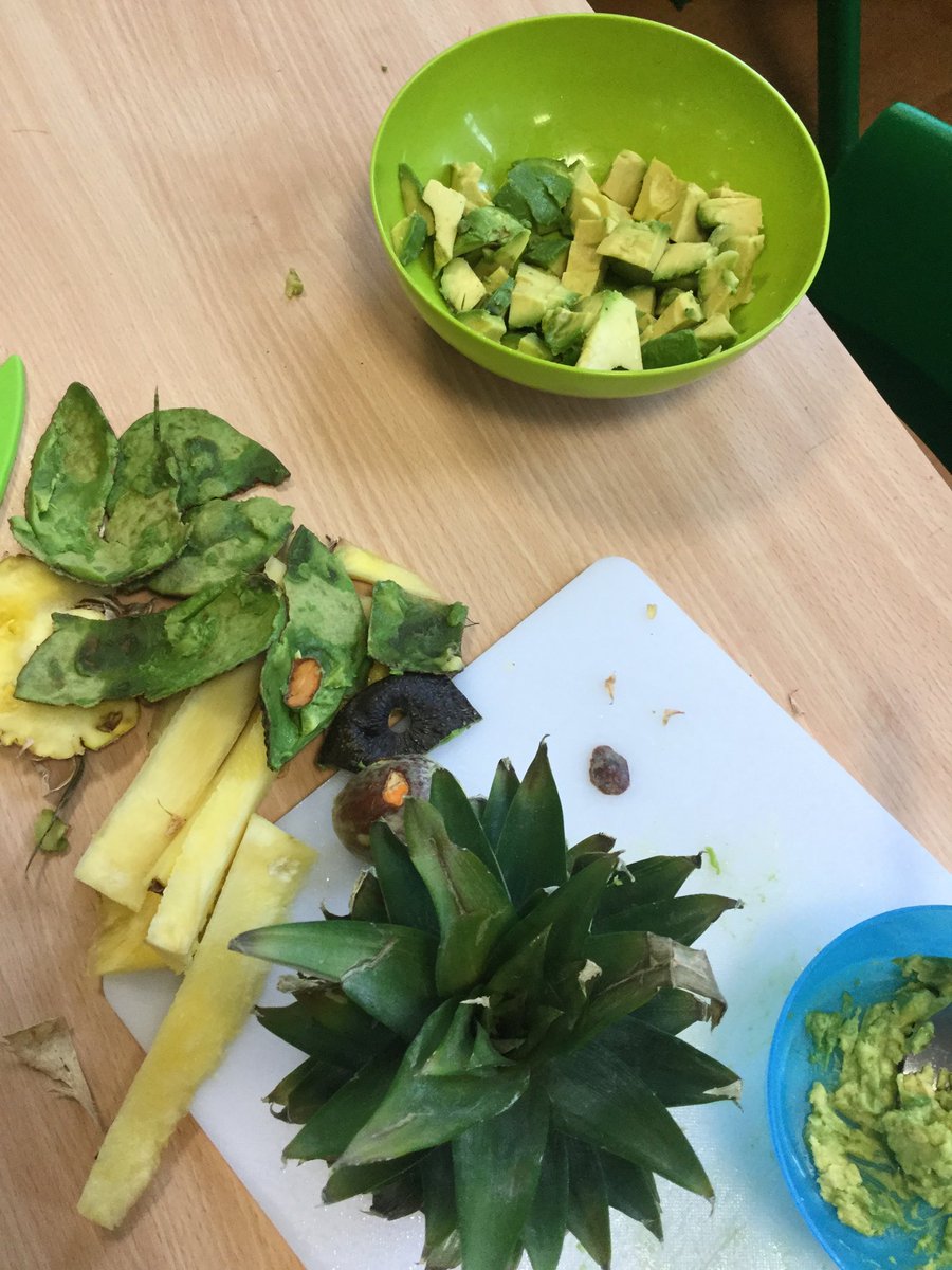 R_CheddarGrove's tweet photo. This term we have enjoyed the tasting experiences inspired by the story of ‘Handa’s Surprise’. https://t.co/QKsHT55BbW