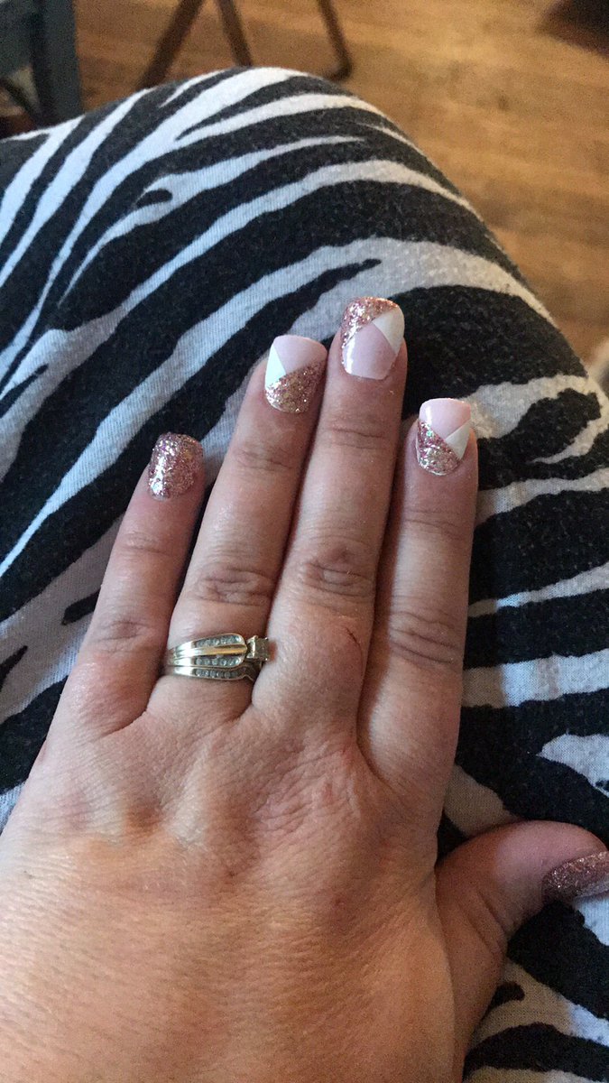 rbfirewife's tweet image. Professional #manicure ? Nope #ididitmyself #colorstreetnails #becolorstreet #bebrilliant #becolorful  and it only cost $25