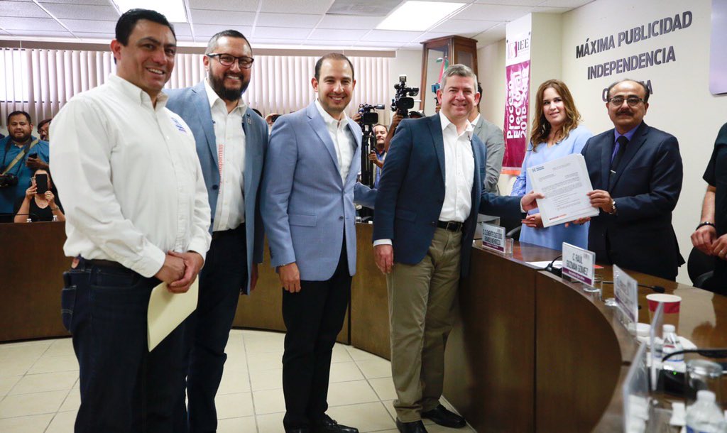 MarkoCortes's tweet photo. En @AccionNacional estamos seguros de que @OscarVega_MX representa la oportunidad de avanzar e impulsar todo aquello que se ha hecho bien en Baja California y corregir en lo que nos hemos equivocado, en él está la oportunidad de cambio con rumbo para el estado. https://t.co/Sfz0MO6H6k