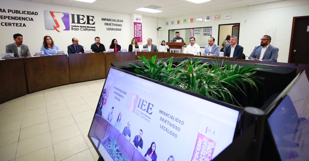 MarkoCortes's tweet photo. En @AccionNacional estamos seguros de que @OscarVega_MX representa la oportunidad de avanzar e impulsar todo aquello que se ha hecho bien en Baja California y corregir en lo que nos hemos equivocado, en él está la oportunidad de cambio con rumbo para el estado. https://t.co/Sfz0MO6H6k