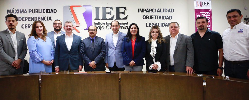 MarkoCortes's tweet photo. En @AccionNacional estamos seguros de que @OscarVega_MX representa la oportunidad de avanzar e impulsar todo aquello que se ha hecho bien en Baja California y corregir en lo que nos hemos equivocado, en él está la oportunidad de cambio con rumbo para el estado. https://t.co/Sfz0MO6H6k