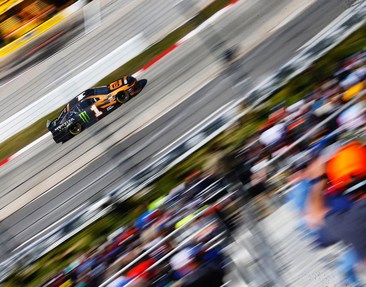 KurtBusch's tweet image. Thanks for a hard days work @CGRTeams. We threw everything and the kitchen sink at the #1 @gearwrench @TeamChevy. Back to the drawing board for @MartinsvilleSwy build sheet.