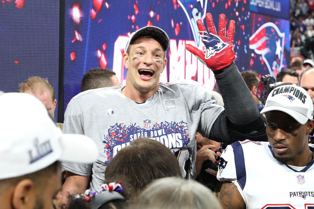 CBSNews's tweet image. JUST IN: New England Patriots tight end Rob Gronkowski  announced his retirement after nine seasons on Sunday cbsn.ws/2TRmqrY