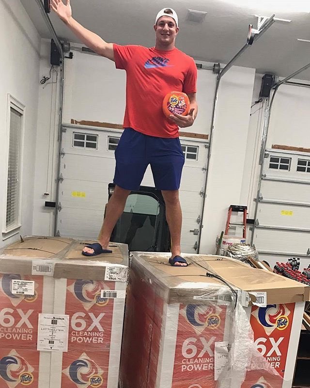 TorelloSports's tweet photo. TIDE PODS!!!!
#Gronk2pect #ThanksGronk https://t.co/Fp0fSrvg9K