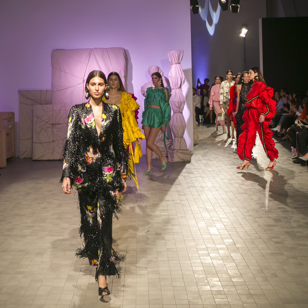 IPCierzo's tweet photo. Enamorada de los diseños de @Mariaescote. Pura inspiración en la #AragonFashionWeek para los que nos apasiona la moda ❤️🔝 Un claro ejemplo de una mujer con las ideas claras que pisa fuerte. ¡Brava! #AFW2019 #MariaEscote #Zaragoza https://t.co/STmjJ3ethi