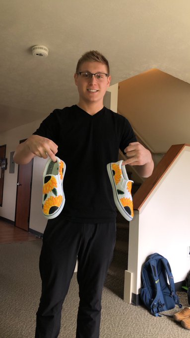 View image on Twitter