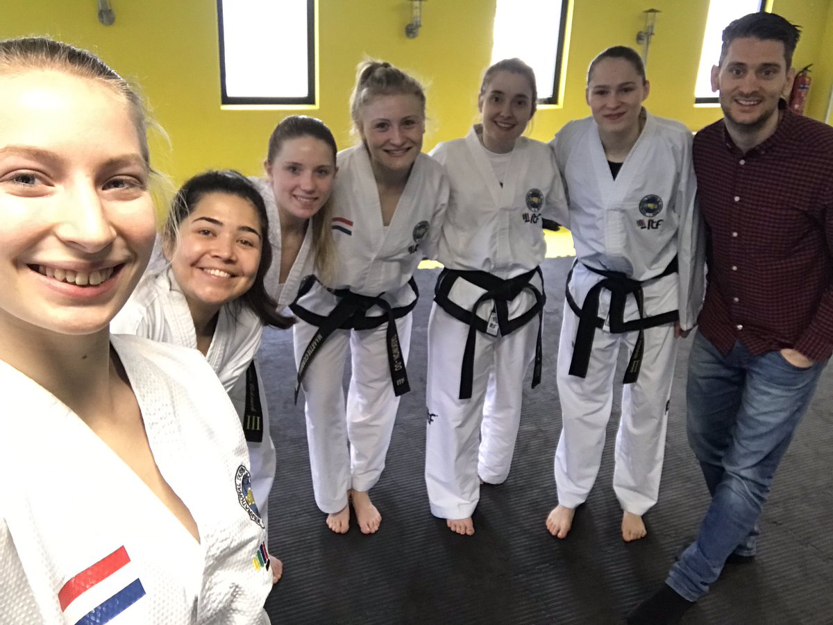 borook's tweet photo. Weekendje trainen met de senioren dames voor het onderdeel team tul👊🏻Weer een stap vooruit! BAM! Dames bedankt voor het gezellige weekend. Hennita voor het lekkere eten, sabum Emiel Kloor voor alle hulp en tips &amp; Fitness clubhelmond/Difesa sports voor de accommodatie! 👍🏻 https://t.co/DadphyRsb7