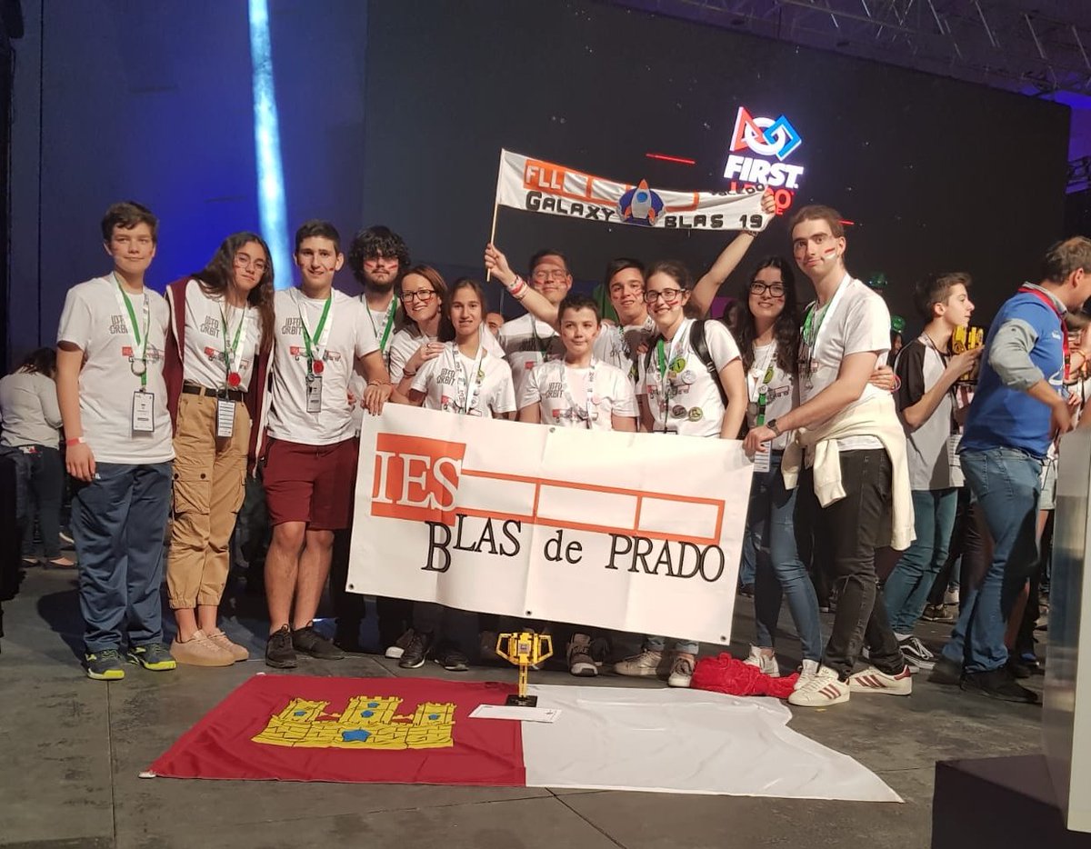 galaxyblas's tweet photo. El GALAXYBLAS en su primer año en una final nacional consigue uno de los 11 premios que les clasifica para competir en el extranjero.
#FLLGRANFINAL #FLLSpain https://t.co/B2uf5t9nsE