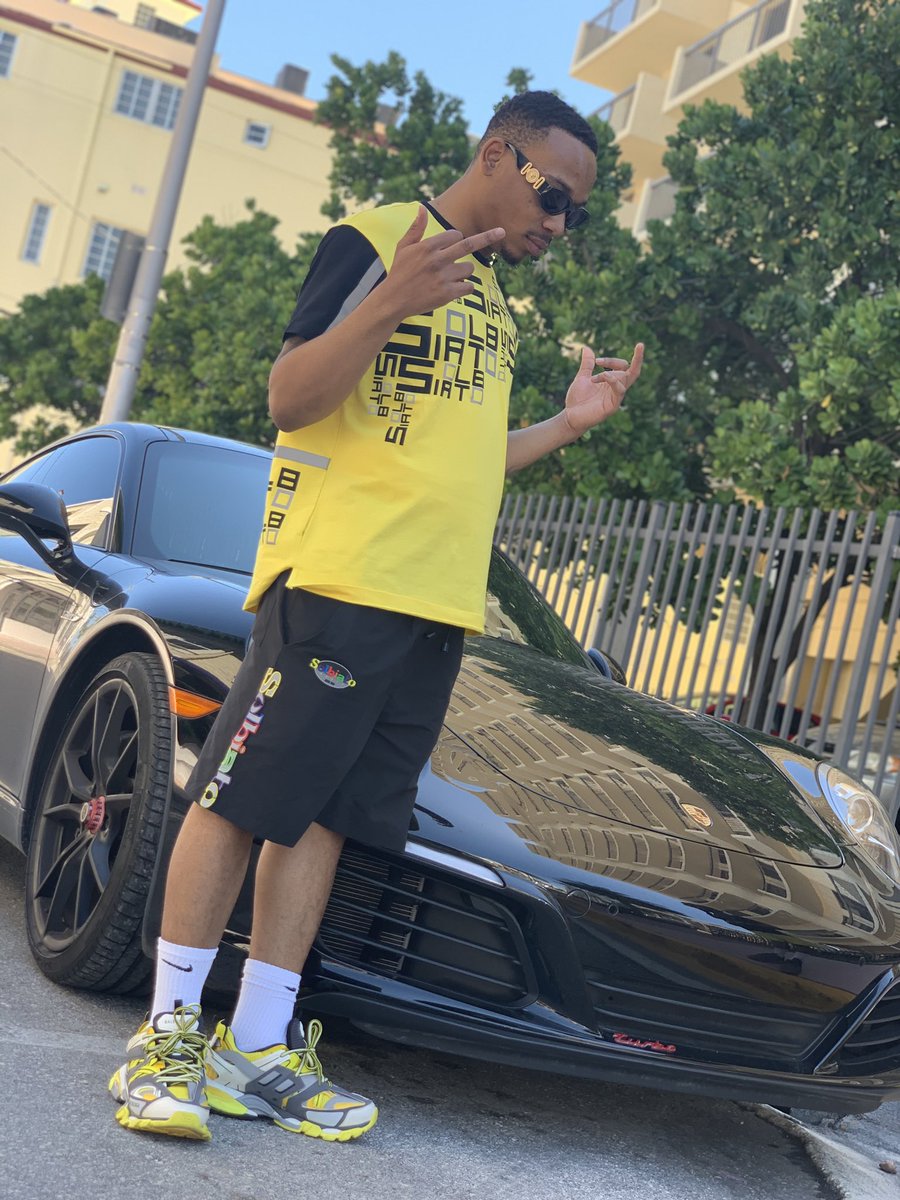 Trapper🏚turned rapper💯🖕🏾been losing my plays💰cause I been outta town🌴for a week🤟🏾#LLKI💔#LLKDAWG💔