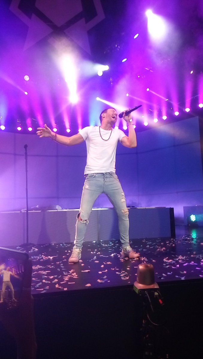MabiSilvero's tweet photo. El show insuperable❤ @AxelOficial no tuve meet no te pude agradecer lo que me hiciste sentir anoche, te lo agradezco por aca, sos un mundo, sos mi mundo chabon GRACIAS! https://t.co/9DRxn8326h