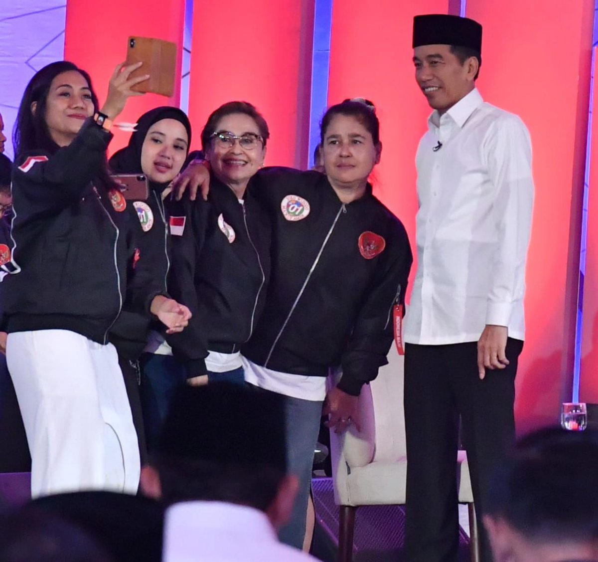 LhittaI's tweet photo. #Pilih01BajuPutih 
@beny_lombok https://t.co/YnRgAWxGGK