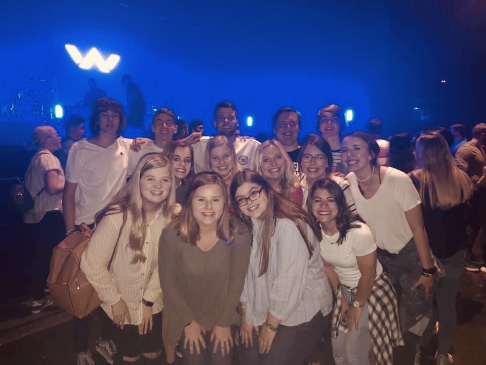 kassparker17's tweet photo. last night was one to remember. thankful for the best memories made w/ my best pals 💛 https://t.co/BT6vQf8U5c