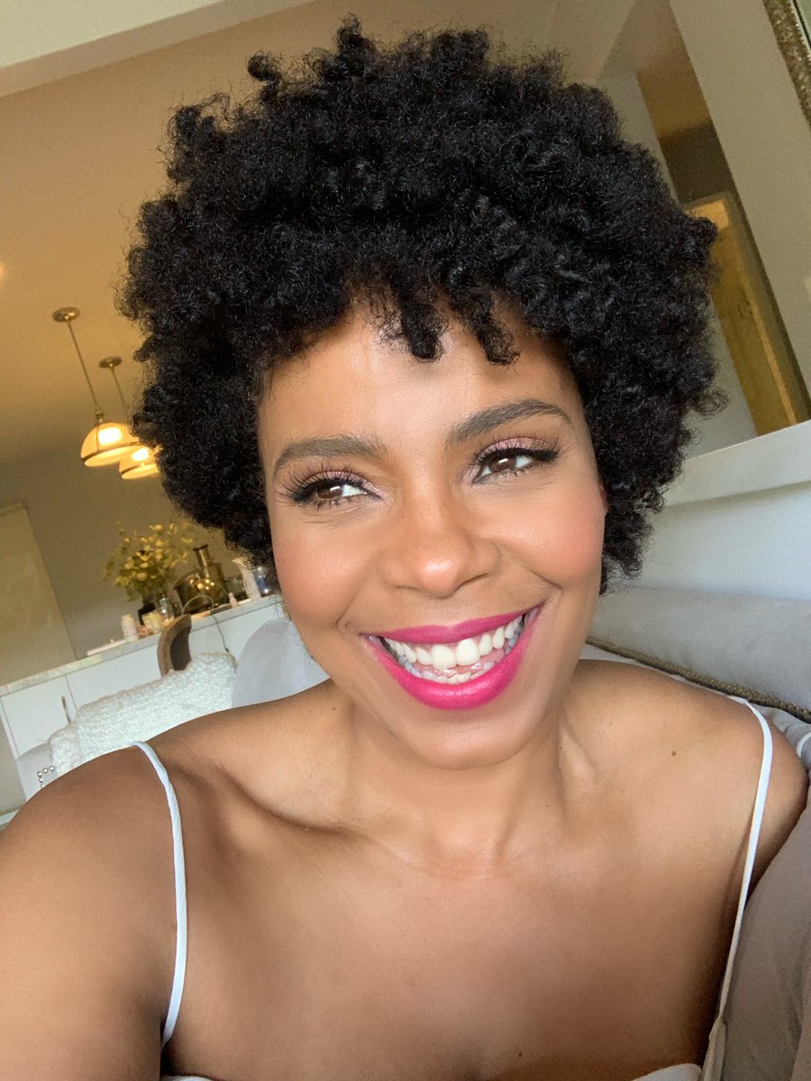 justsanaa's tweet photo. Impromptu #selfie shoot before I wash this face and put my bonnet on 👒 https://t.co/yOTObZMon2