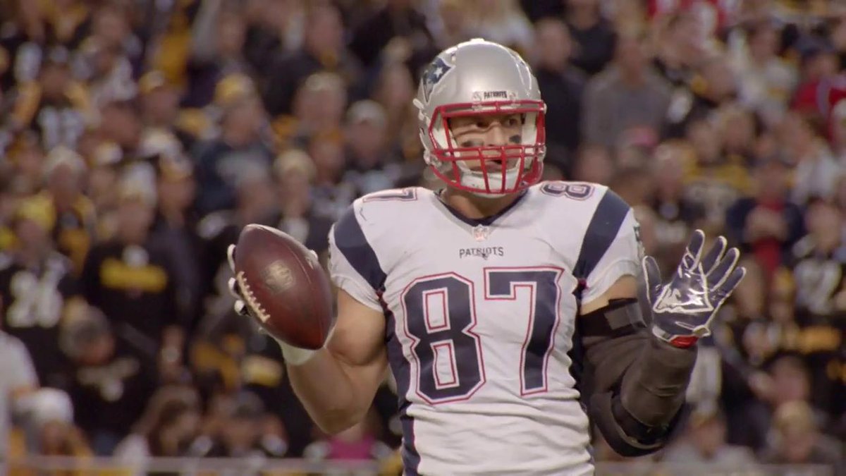 July 25, 2010

Rob Gronkowski

Patriots 2nd Rd pick (#42), signs a 4-year, $4.44M contract

Super Bowl wins - 4x
All-Pro - 4x
Pro Bowl - 5x
HoF all-2010s team - 1x

https://t.co/zNTJBqjrgX