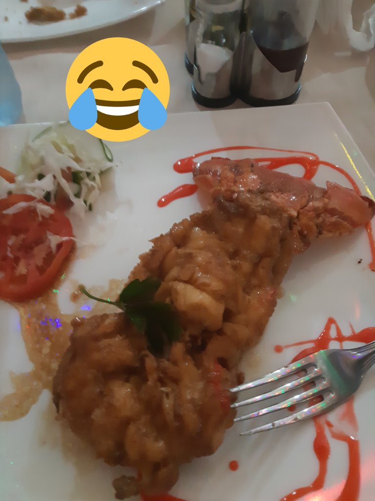 CabezadeHuevoJr's tweet photo. Disfrutando una buena cena gracias a mi salario de la CIA, no olviden que soy su mejor agente de Twitter. #Cuba #007agent #CanelMarioneta https://t.co/WalkYskKmQ