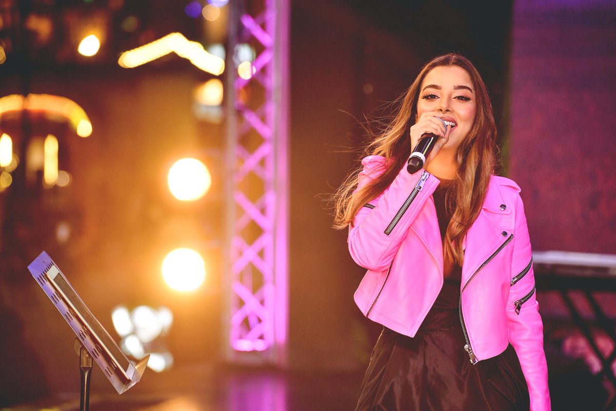 ملكة المسرح❤ <a href="/BalqeesFathi/">Balqees</a>