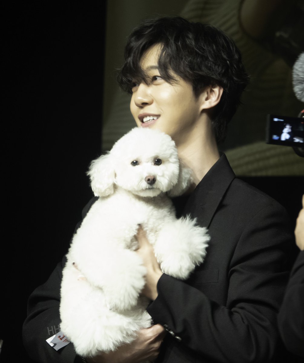 cjtsns741526's tweet photo. 180316 #방용국 #BangYongguk 
퓨리랑 찍은것도 똭 https://t.co/6bzKt860Ui